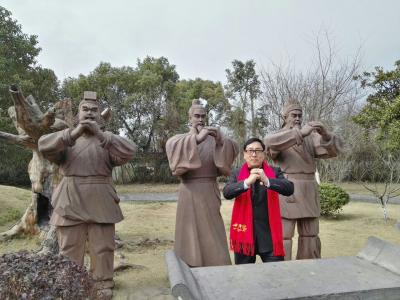 张恒久生活-游黄鹤楼
赤壁古战场，又过黄鹤楼，沿路遇乞丐，中国老人难。心疼又忧民，谈何中国【图2】