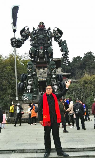 张恒久生活-游黄鹤楼
赤壁古战场，又过黄鹤楼，沿路遇乞丐，中国老人难。心疼又忧民，谈何中国【图5】