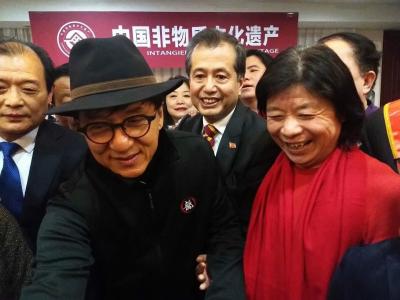 马培童生活-现场速递 | 成龙委员：我将捐出全部个人收藏，3月9日上午，在政协文艺小组讨论会【图4】