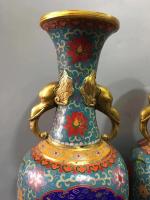 艺术家东方古玩城堡收藏:回流老景泰蓝大象耳双凤戏牡丹图花瓶摆件一对,尺寸20×58c【图1】