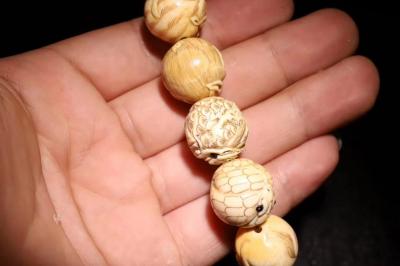 东方古玩城堡收藏-回流：金本大师作品牙雕十二生肖 念珠手训、雕刻精湛，刀法犀利，把玩手感圆润，名家【图4】