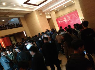 杨牧青日记-艺事说不尽，一茬又一茬，
领导压台脚，匠人堆堆扎，
问君何所喜，昂首捧名家，【图4】