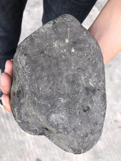 罗邵华日记-3.65公斤翡翠石，敞口：莫西沙，
简介：冰晴水，开窗，种老肉细干净，没裂没断【图2】