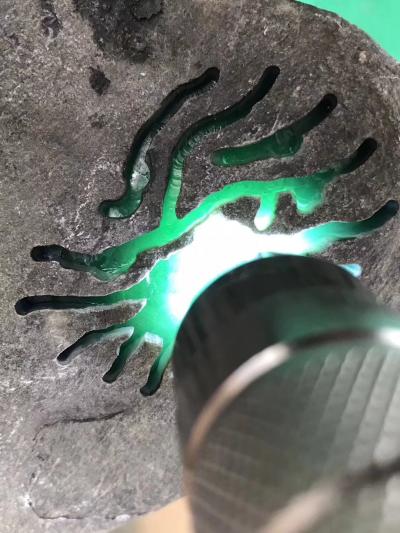 罗邵华日记-3.65公斤翡翠石，敞口：莫西沙，
简介：冰晴水，开窗，种老肉细干净，没裂没断【图4】