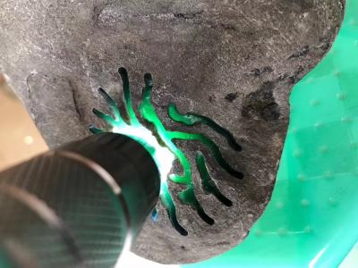 罗邵华日记-3.65公斤翡翠石，敞口：莫西沙，
简介：冰晴水，开窗，种老肉细干净，没裂没断【图8】