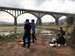 叶仲桥生活-3月17日组织市美协二十多名画家到罗定市罗平镇长岗坡写生活动【图3】