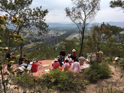 叶仲桥生活-3月17日组织市美协二十多名画家到罗定市罗平镇长岗坡写生活动，早上七点多出发、经【图9】