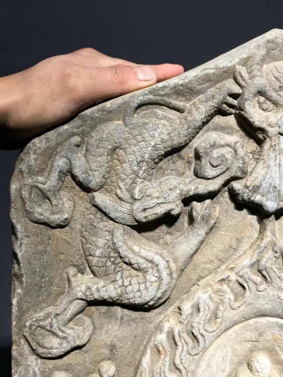 罗邵华雕刻作品《青石佛碑》【图1】