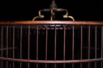 东方古玩城堡收藏-海外回流、海南黄花梨鸟笼一个、此件去藏品取料上乘，做工精致，木质坚硬，水波纹清楚【图3】