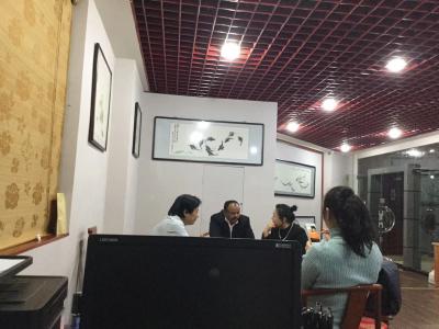 李尊荣收藏-阿拉伯国际联盟组织副主席、印度中国商会CEO爱文先生来广然艺术馆参观，与画家王广【图2】