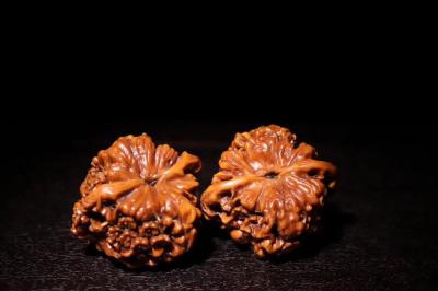 东方古玩城堡收藏-晚清，老核桃雕“喜上眉梢”摆件一对，此件藏品取料上乘稀少，巧雕工艺精湛，刀法犀利【图8】