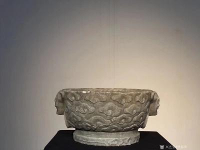 罗邵华收藏-汉白玉、龙头鱼盆
尺寸：最大直径42、直径36、高20。
造型简洁、束腰起线【图2】