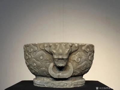 罗邵华收藏-汉白玉、龙头鱼盆
尺寸：最大直径42、直径36、高20。
造型简洁、束腰起线【图4】