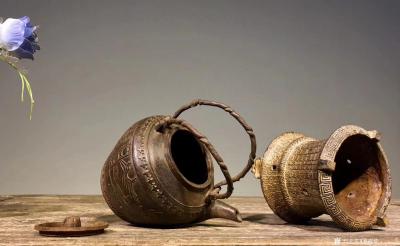 罗邵华收藏-茶室雅舍 铁制 茶炉 茶壶一套
尺寸；炉高14//茶壶高13/腹径15
铁炉【图2】