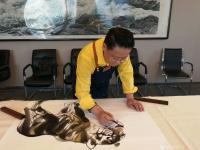 艺术家石川生活:正在创作新作品 ，
一副墨画入深山
窗前明月似眉弯
猛【图2】