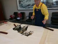 艺术家石川生活:正在创作新作品 ，
一副墨画入深山
窗前明月似眉弯
猛【图5】