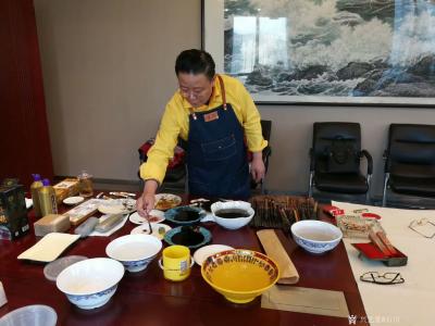 石川生活-正在创作新作品 ，
一副墨画入深山
窗前明月似眉弯
猛虎神豹韵味生
七分【图7】