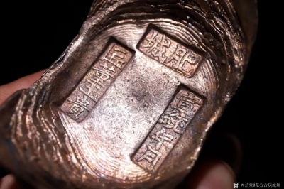 东方古玩城堡收藏-海外回流，纯银银锭“十两”两枚、元宝型，保真纯银，支持检测，褒奖皮壳好。规格；长【图5】