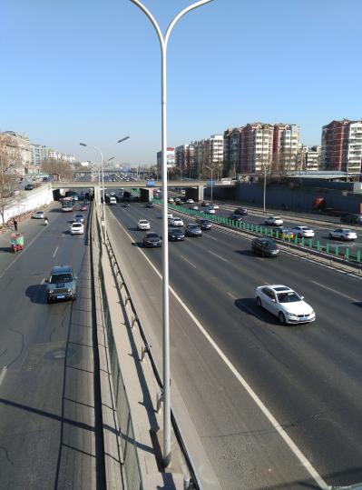 杨牧青日记-上午先生在琉璃厂字画店观光，
有一小丫头店员笑迎而上，
说道:
您好先生，【图2】