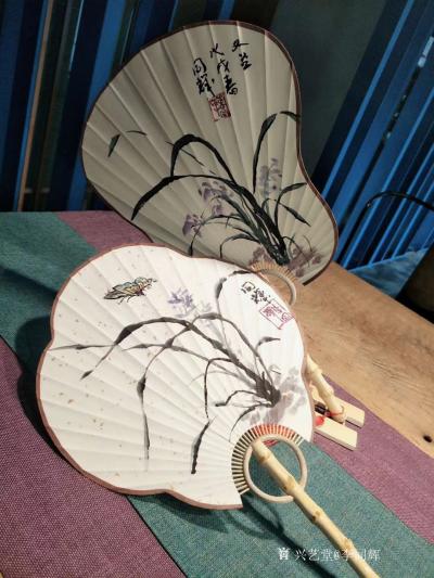 李同辉日记-扇面书画
扇面入字入画，使人赏心悦目，给人以美的享受。欣赏扇面书画务须细细品味【图8】