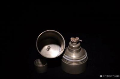 东方古玩城堡收藏-罕见品——晚清时期最小钟形鸦片烟灯、此件藏品取白铜为材，古人用于随身携带，随时寻【图2】