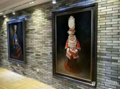 杨洪顺收藏-收藏我画的一个藏家说：顺子，每当工作累了，回到自己的公馆，看了我收藏你的苗女油画【图4】