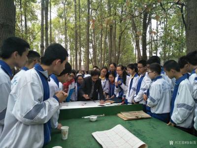 徐如茂生活-春风拂校园，阆中市书画家参与阆中中学三月艺术节。
徐如茂【图3】