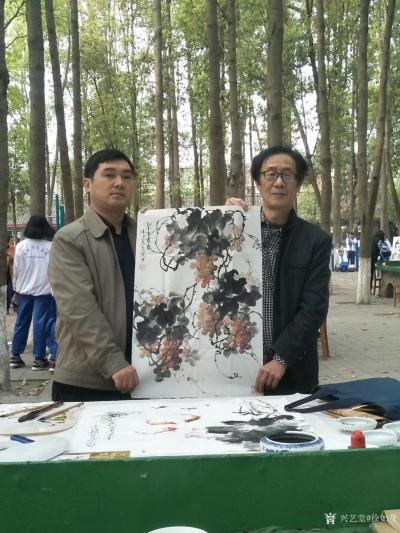 徐如茂生活-春风拂校园，阆中市书画家参与阆中中学三月艺术节。
徐如茂【图4】