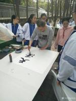 艺术家徐如茂生活:春风拂校园，阆中市书画家参与阆中中学三月艺术节。
徐如茂【图5】