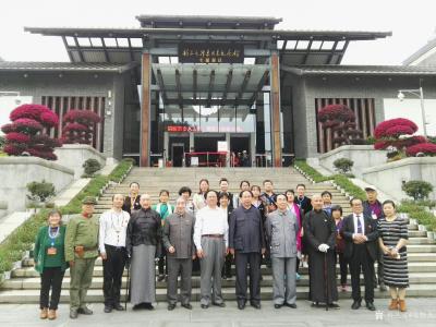 张恒久生活-清明，我们来到韶山毛泽东铜像广场深情缅怀伟大领袖毛泽东。
七律·到韶山毛泽东
【图5】