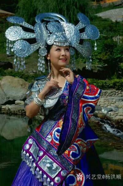 杨洪顺日记-苗族歌后阿幼朵，是苗族人心目中的传奇女神，金凤凰，她动人的歌声和励志的故事激励和【图1】