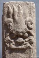 艺术家罗邵华收藏:明代《铺首石柱》，高77，纵横20，单面工，正面浮雕铺首，下【图0】