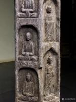 艺术家罗邵华收藏:佛柱 “众佛法相” 。尺寸：高77//底座25见方，材质青石【图3】