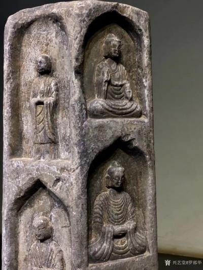 罗邵华收藏-佛柱 “众佛法相” 。尺寸：高77//底座25见方，材质青石。佛柱器型独特 ，分【图6】