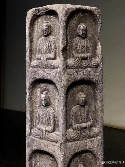 罗邵华收藏-佛柱 “众佛法相” 。尺寸：高77//底座25见方，材质青石。佛柱器型独特 ，分【图7】