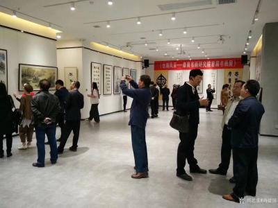 尚建国荣誉-羞溚溚的玫瑰静悄悄的开，
秦商书画在陕西天博美术馆默不作声的开始展览。
看作【图2】