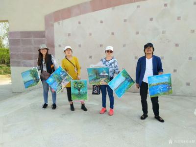 刘永铎日记-2018、4、19带同学们外出写生画画，走出门外，感受大自然给予我们最真实的气息【图1】