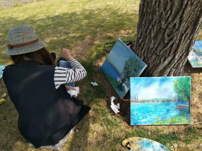 刘永铎日记-2018、4、19带同学们外出写生画画，走出门外，感受大自然给予我们最真实的气息【图8】