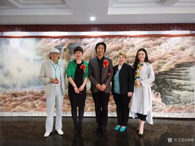 袁峰生活-由欧洲中国总商会主办的《一带一路名家联展》于今日在吴东魁艺术馆荣重举行……
袁【图5】