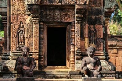 马培童日记-十一，“汉画石刻皴，刀法变笔法，”
   我画吴哥石窟，当然这需要大量的传统学【图1】