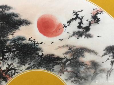 罗树辉日记-国画扇面《春晖》。前几年购买的扇面纸，今天试试笔。新纸试笔，未知感觉如何。
罗【图1】