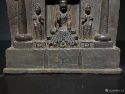 明清古艺收藏-石雕：佛之居-一佛二弟子，北齐，青石彩绘，皮壳老辣，雕刻精致，极致奢华，有此可见【图2】