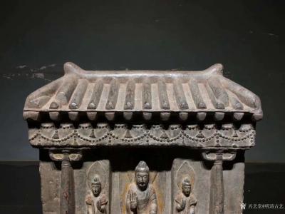 明清古艺收藏-石雕：佛之居-一佛二弟子，北齐，青石彩绘，皮壳老辣，雕刻精致，极致奢华，有此可见【图3】