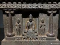 艺术家明清古艺收藏:石雕：佛之居-一佛二弟子，北齐，青石彩绘，皮壳老辣，雕刻精致【图4】