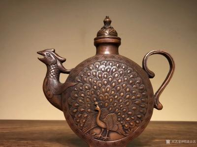 明清古艺收藏-【皇家……酒壶】紫铜
高19宽18厘米，壶呈凤凰形状，一面刻开屏孔雀，一面刻喜【图5】