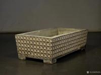 艺术家罗邵华收藏:青石石盆
尺寸；长85//宽46//高27
器型规整 大【图2】