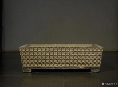 罗邵华收藏-青石石盆
尺寸；长85//宽46//高27
器型规整 大气 四面满工浮雕
【图5】