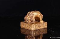 艺术家东方古玩城堡收藏:十六世纪风格、藏传佛教，铜鎏金双龙头钮印章一方。等级高，大尺【图0】