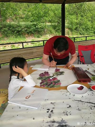 党文军生活-五一节期间，在爱和小镇•野外写生偶遇两位小朋友，竞给我讲起他们美术老师的有趣故事【图1】