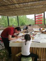 艺术家党文军生活:五一节期间，在爱和小镇•野外写生偶遇两位小朋友，竞给我讲起他【图1】